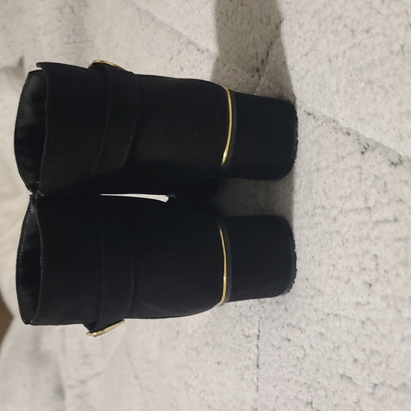 Shoes - Picture 5 of 5